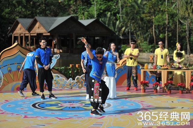 邓超跑男变身悬空麦霸 童心未泯嗨翻儿童乐园