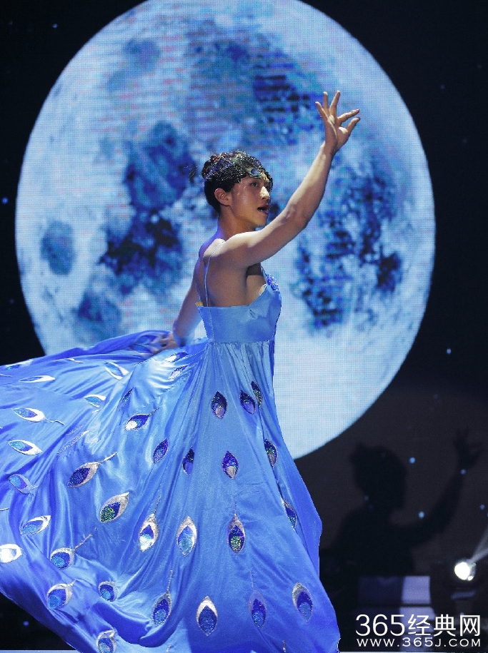 邓超跳舞啦！钢管孔雀样样精通