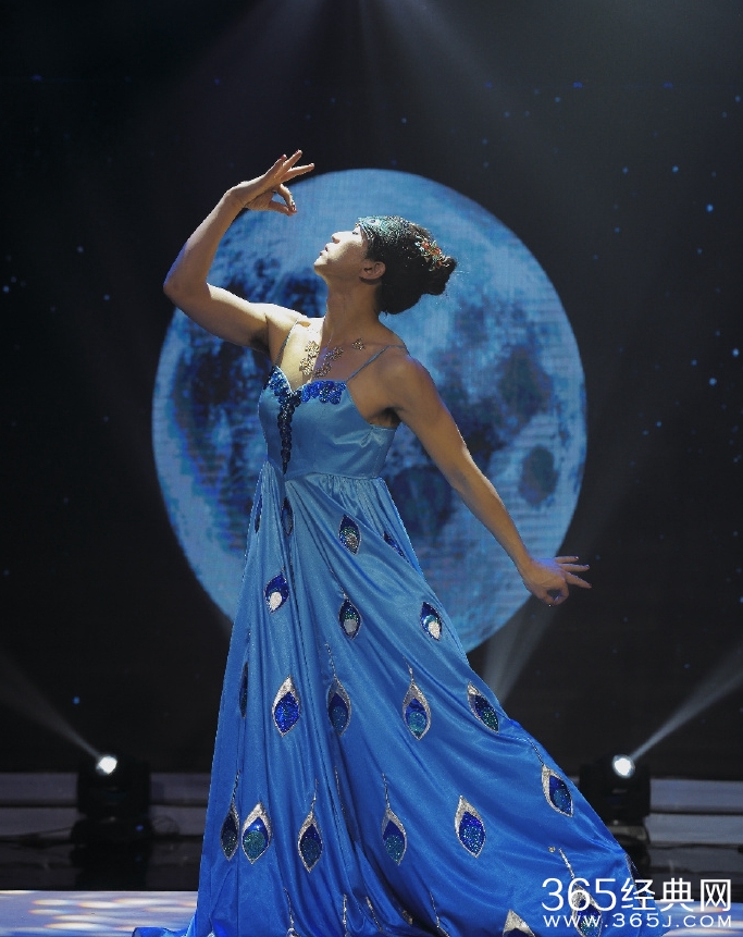 邓超跳舞啦!钢管孔雀样样精通