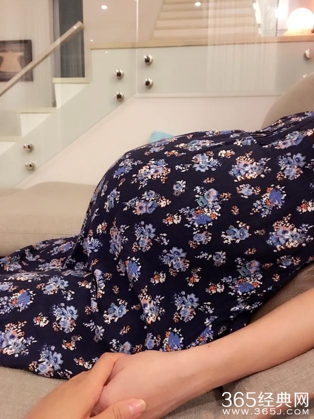 刘涛摸李心洁巨肚合影 俩辣妈素颜仍超美