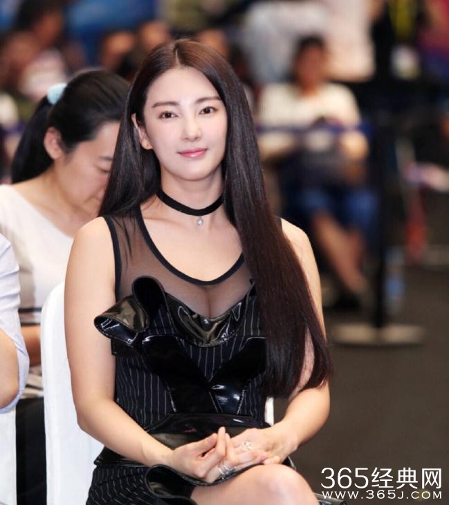 张雨绮上围依旧丰满 手臂也略显粗壮