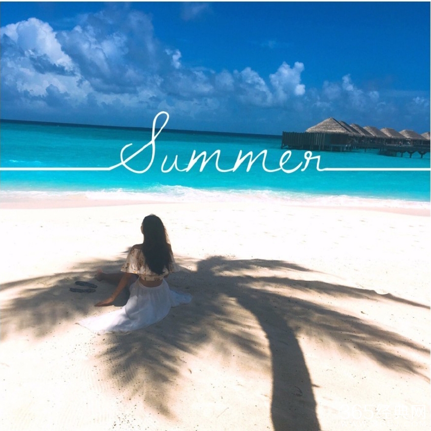 张子萱晒海滩照 大露美腿小蛮腰