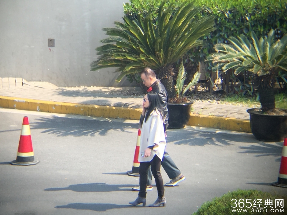 陈凯歌小跑锻炼 陈红恩爱紧随略显老态