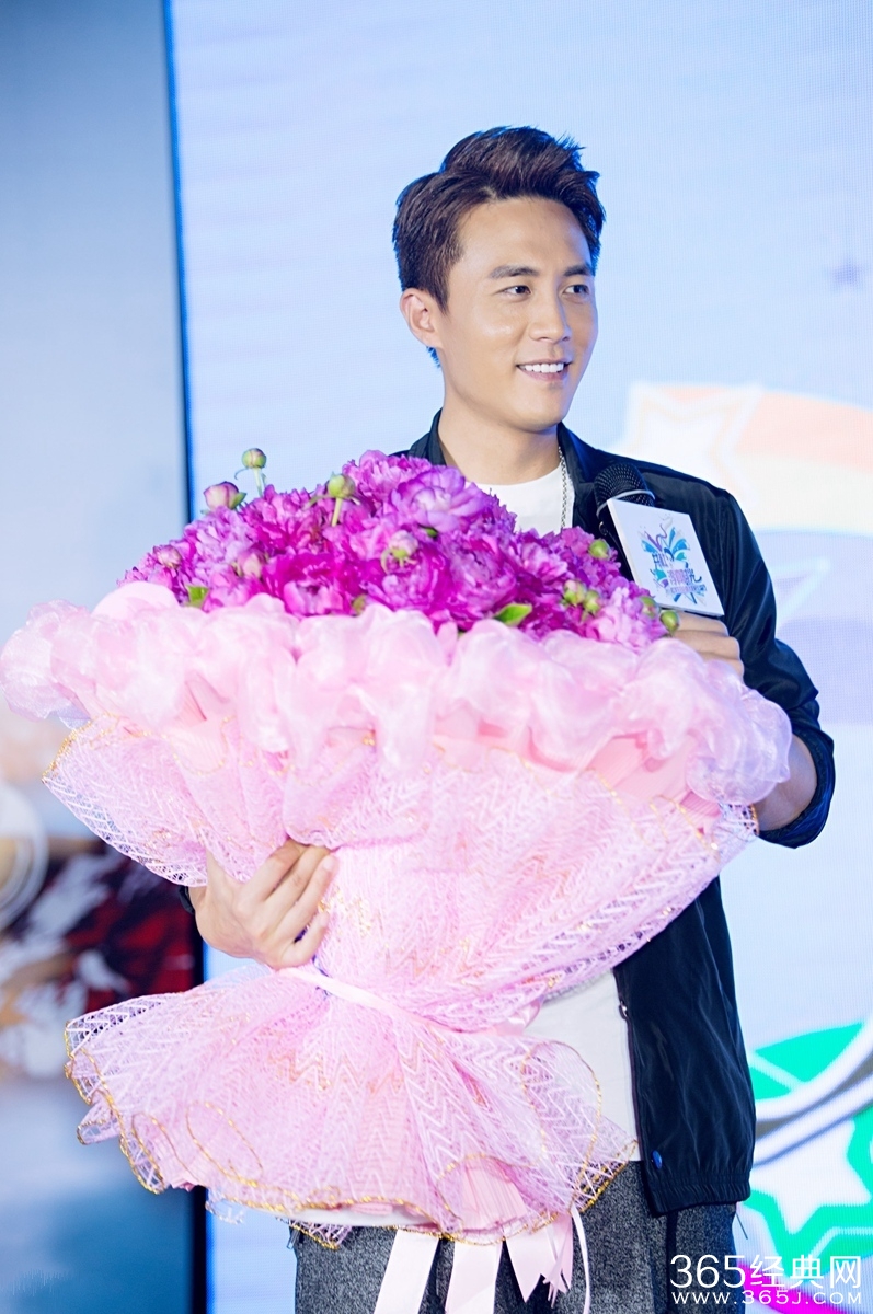 杜淳生日遭粉丝催婚 自称35岁有点想脱单