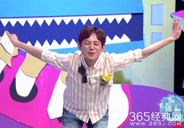 原来你是这样的何老师！何炅自曝在海滩裸晒