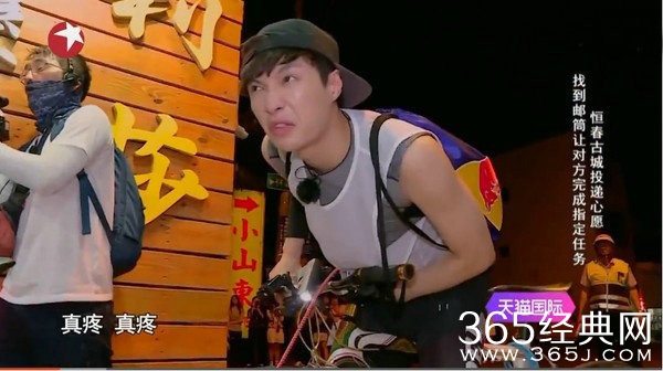 张艺兴骑车撞下身捂裆  网友大呼好污