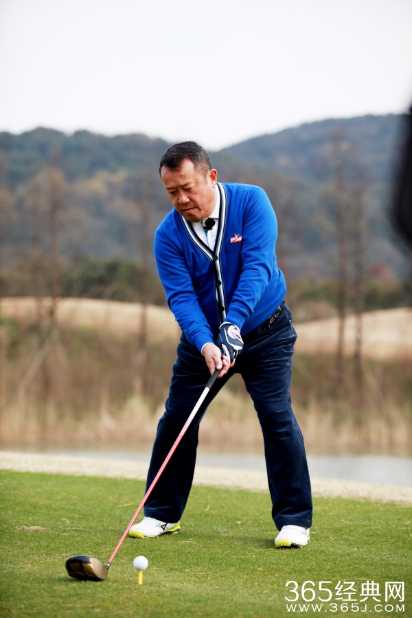 《来吧冠军》梁文冲玩转高尔夫 明星也疯狂