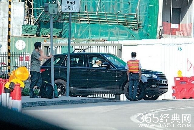 张学友送爱女上学  甘当女儿御用司机