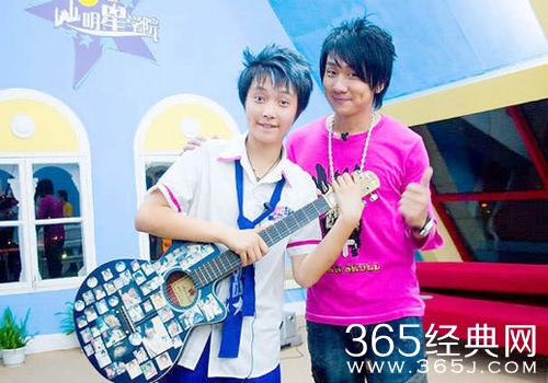 张艺兴林俊杰合影旧照曝光 杀马特张艺兴你见过吗