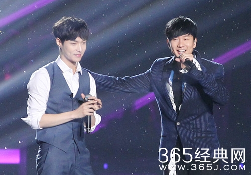 张艺兴林俊杰合影旧照曝光 杀马特张艺兴你见过吗