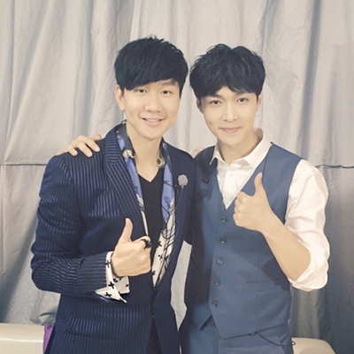 张艺兴林俊杰合影旧照曝光 杀马特张艺兴你见过吗