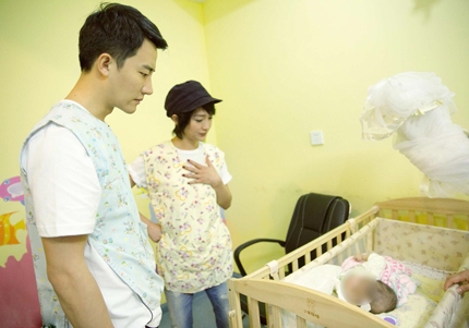 周迅黄轩合体做公益  关注重症孤儿