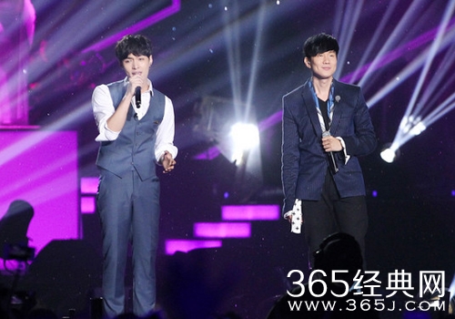 张艺兴林俊杰合影旧照曝光 杀马特张艺兴你见过吗