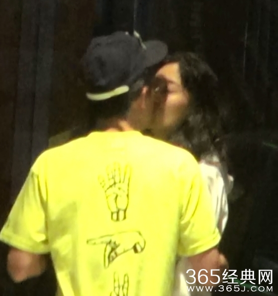 陈冠希又有新欢 与秦舒培热吻调情默认相恋