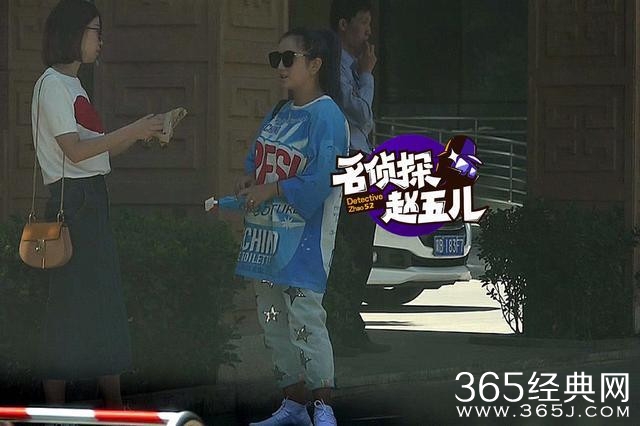 何洁和闺蜜现身医院做B超疑似怀三胎