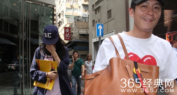 陈冠希新欢秦舒培撕前夫:你女友穿我衣服