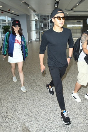 离婚风波后首同框！杨幂刘恺威六一返港看女儿