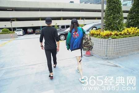 离婚风波后首同框！杨幂刘恺威六一返港看女儿