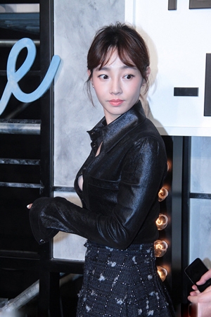 白百何领口大开 事业线若隐若现