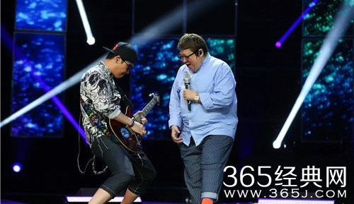 韩红首认初恋李延亮 二人同台秒变小女人