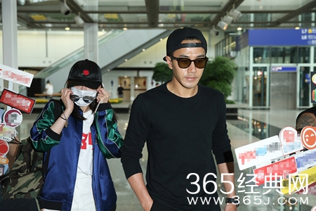 离婚风波后首同框！杨幂刘恺威六一返港看女儿