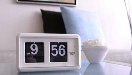 亲爱的翻译官乔非杨幂闹钟什么牌子