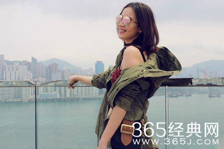 宋佳上衣滑落露肩带 内衣外露酥胸诱人