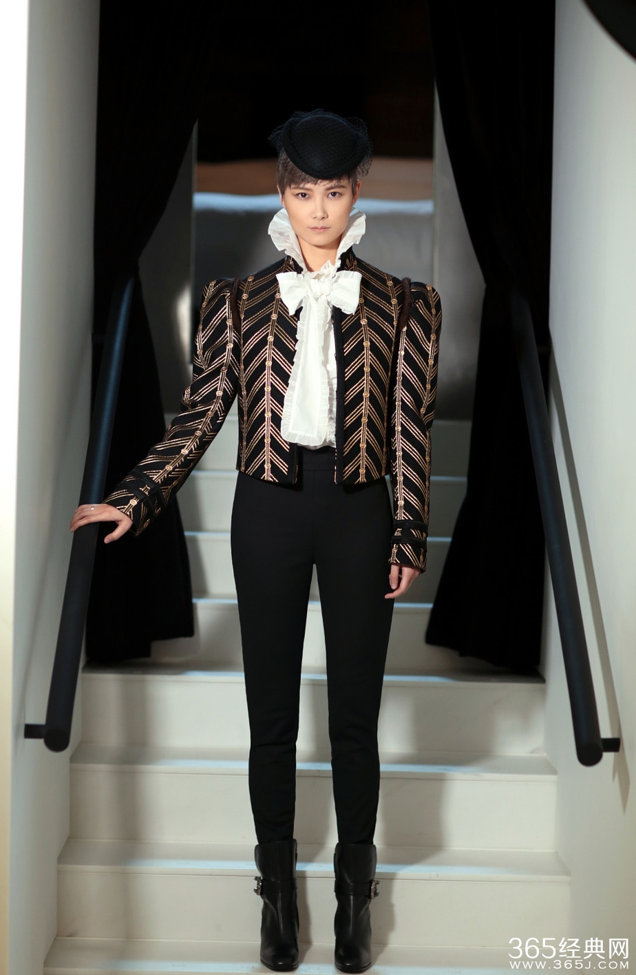 李宇春演绎复古风 女公爵造型优雅帅气