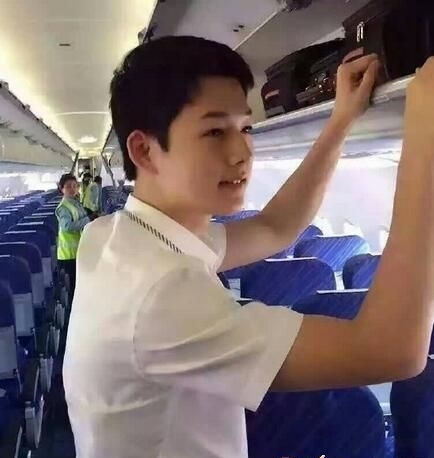 空少明鹏微博资料曝光 撞脸宋仲基对比照