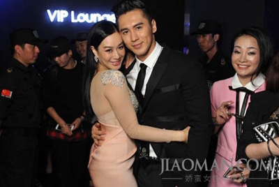 钟丽缇与小12岁男友订婚 预计十月在北京办婚礼