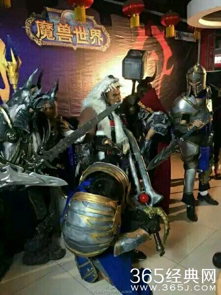 魔兽电影首映现场 德玛西亚盖伦哥惨遭吊打