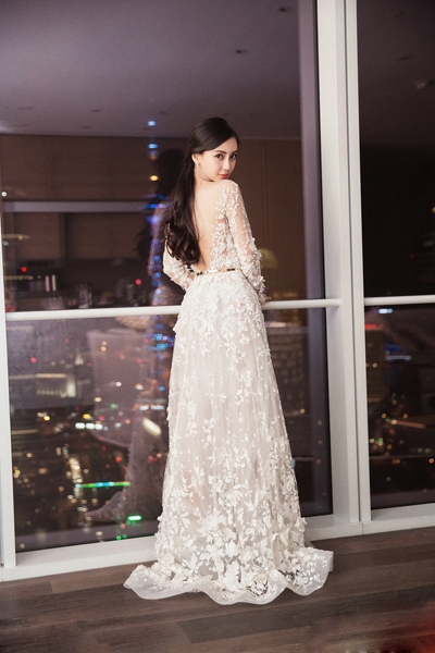 Baby白裙秀性感惹火美背 仙气十足