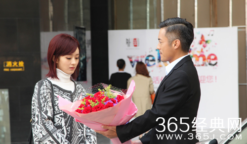 《我们的十年》曝剧照 范逸臣告白赵丽颖