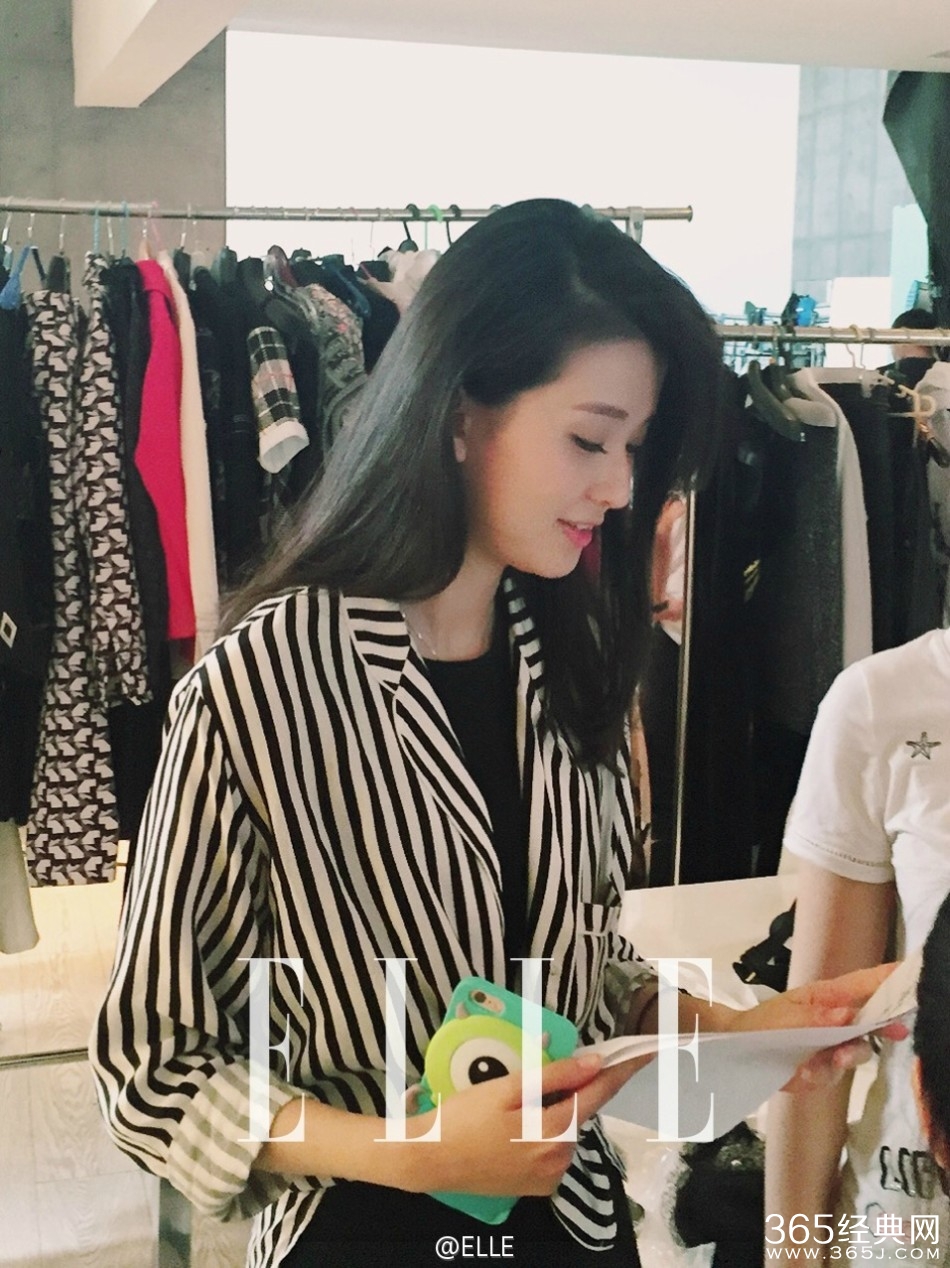 欢乐颂“五美”合体拍写真 却找不到杨紫