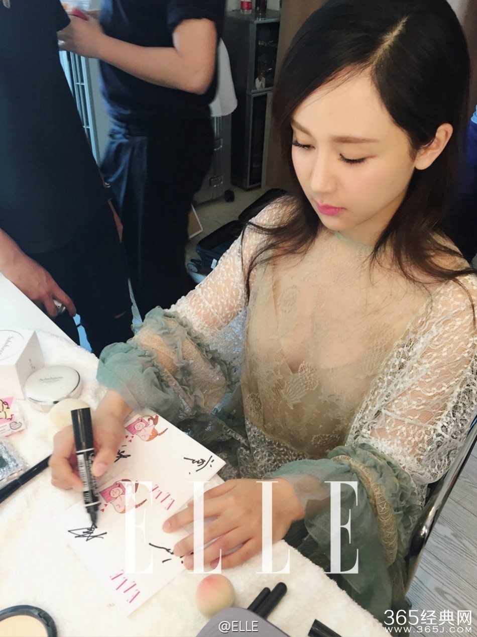 欢乐颂“五美”合体拍写真 却找不到杨紫