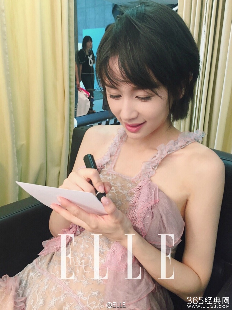 欢乐颂“五美”合体拍写真 却找不到杨紫