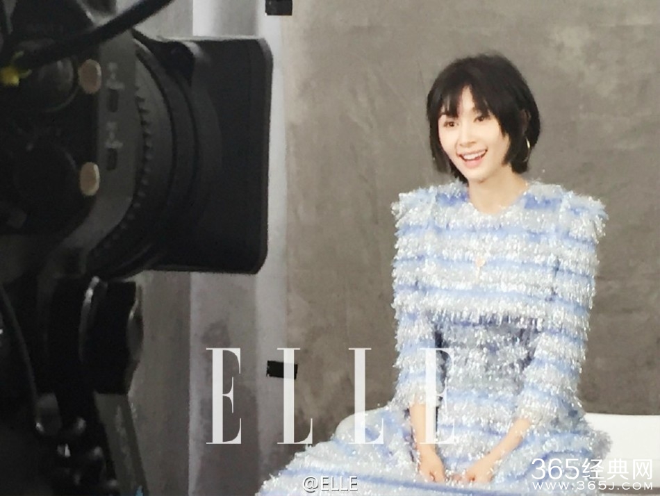 欢乐颂“五美”合体拍写真 却找不到杨紫