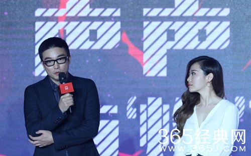 张靓颖深情凝望冯轲秀恩爱