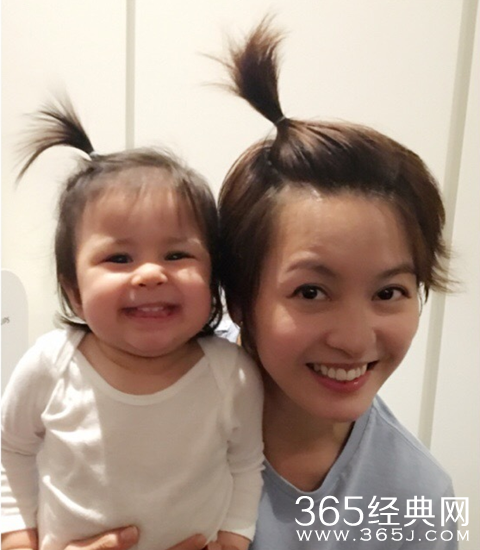 梁咏琪晒照母女俩梳小辫齐卖萌