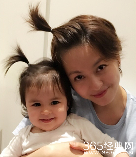 梁咏琪晒照母女俩梳小辫齐卖萌