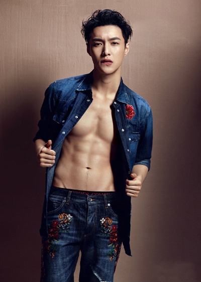 小绵羊张艺兴半裸秀身材 人鱼线够诱惑