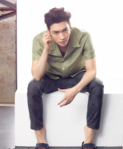 小绵羊张艺兴半裸秀身材 人鱼线够诱惑