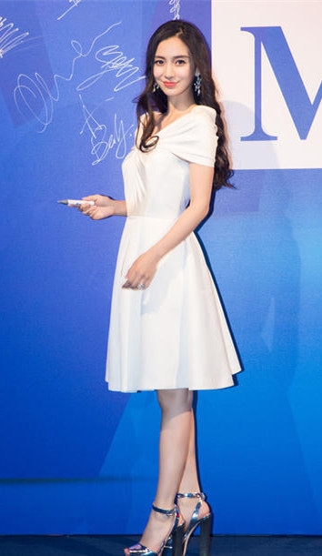 Baby高圆圆红衣白裙斗艳