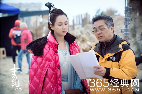 《诛仙青云志》曝幕后花絮！赵丽颖看剧本专注