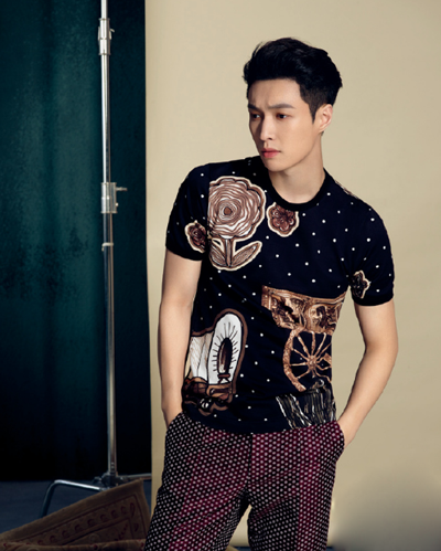 小绵羊张艺兴半裸秀身材 人鱼线够诱惑