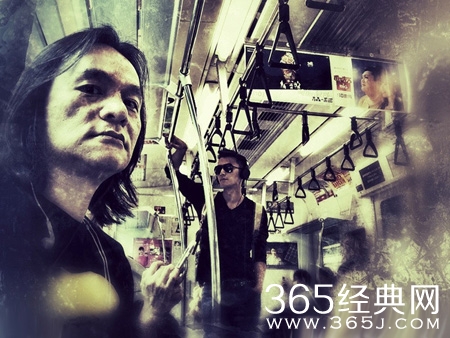 谢霆锋日本录节目 戴墨镜搭地铁扮酷