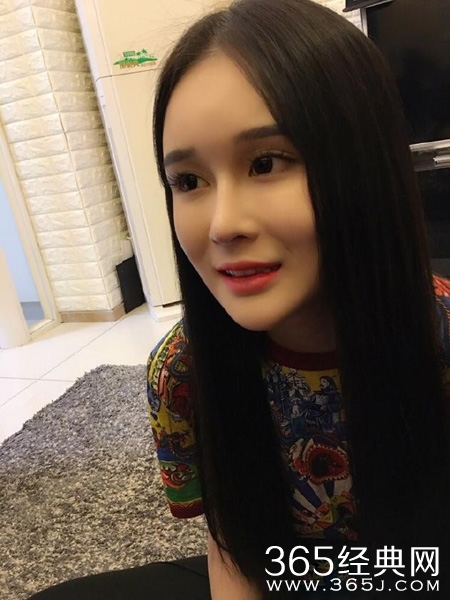 赵本山女儿被骂网红 与网友互喷