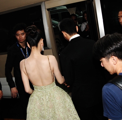 黄晓明Baby盛装合体捞金又虐狗