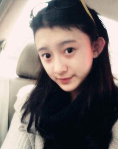 小G娜旧照曝光 大眼撞脸赵丽颖