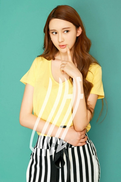 小G娜拍写真 尖脸大眼网红范儿